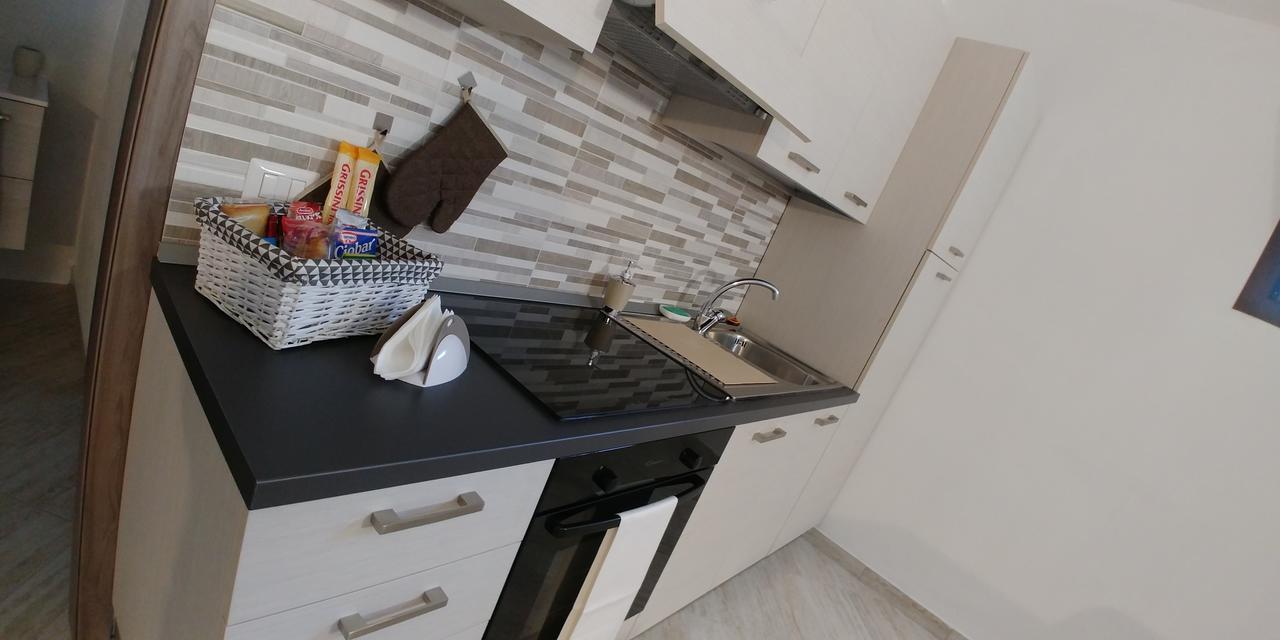 Paradeisos Residence Sas Сомма-Ломбардо Екстер'єр фото