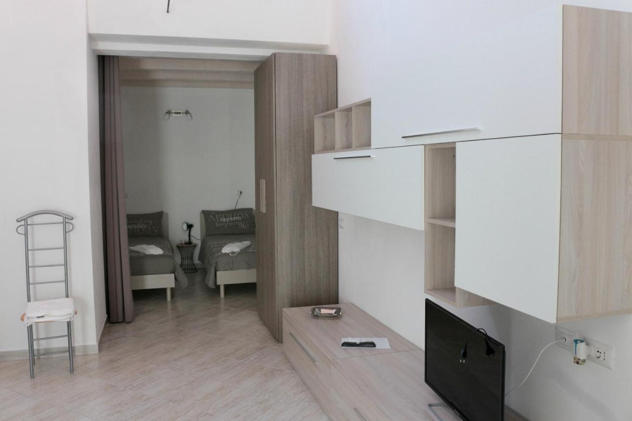 Paradeisos Residence Sas Сомма-Ломбардо Екстер'єр фото